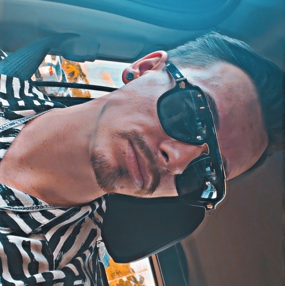 Meet your Posher, Devan - Picture 2 of 2